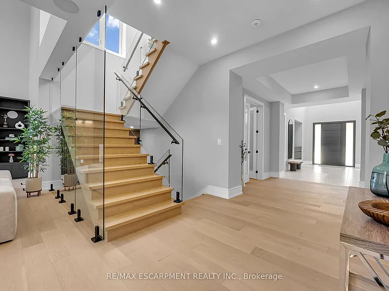 221 Morden Rd E — Photo 24