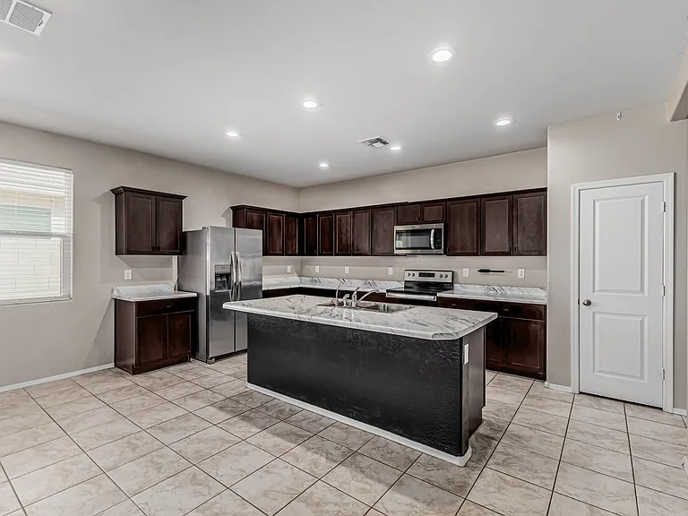 4656 W Nutmeg Ave — Photo 8