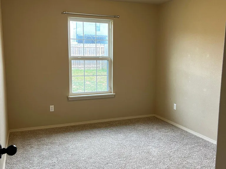 2529 S Virginia Ave — Photo 13