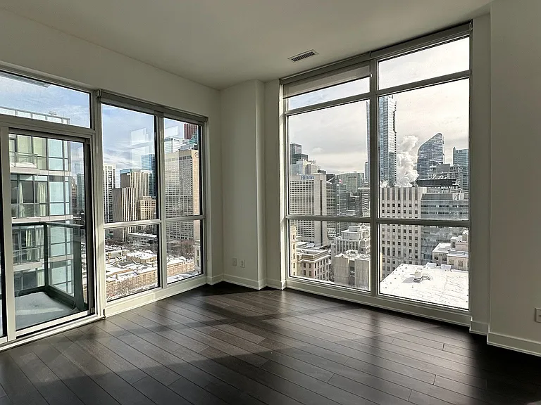 210 Simcoe St #2402 — Photo 5
