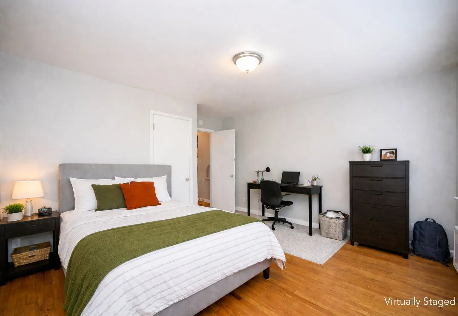 2 bed, 1.0 bath, 700 sqft, $1,299 — Photo 3