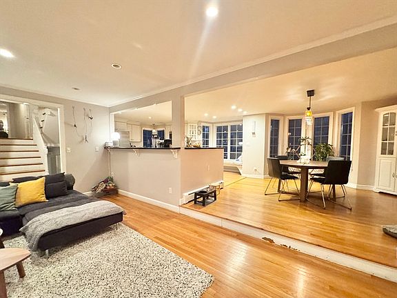 5th image of 11 Tophet Rd