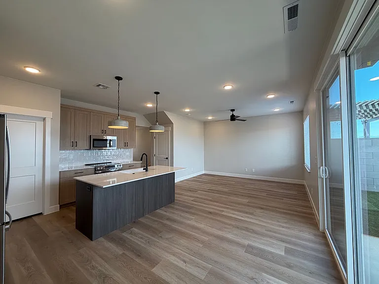 577 E Hemsworth Ln — Photo 11