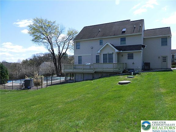 4th image of 735 Stone Hill Dr