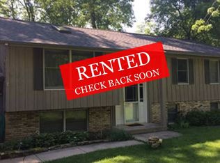 917 Oak St, Delafield, WI 53018