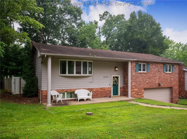 1009 Rustling Rd, South Charleston, WV 25303
