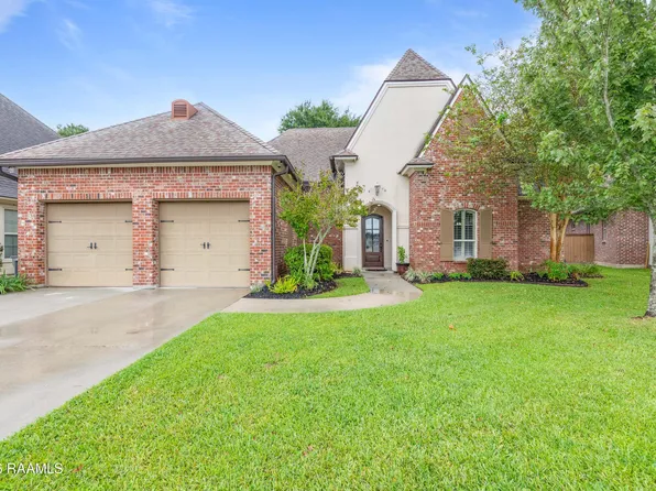 301 Herbsaint Dr, Youngsville, LA 70592