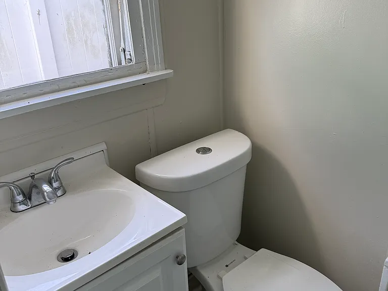 516 Phoenix Ave #5 — Photo 6