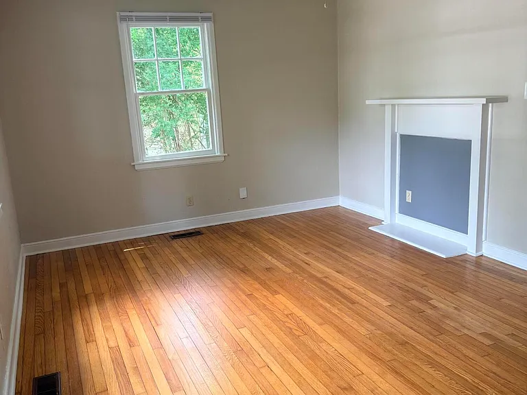 502 Frank St — Photo 3