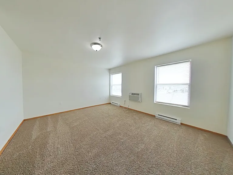 Eagle Point Apartments — Photo 29