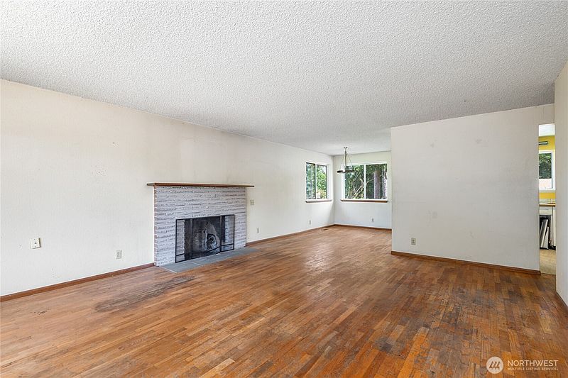 4th image of 8400 32nd Avenue SW