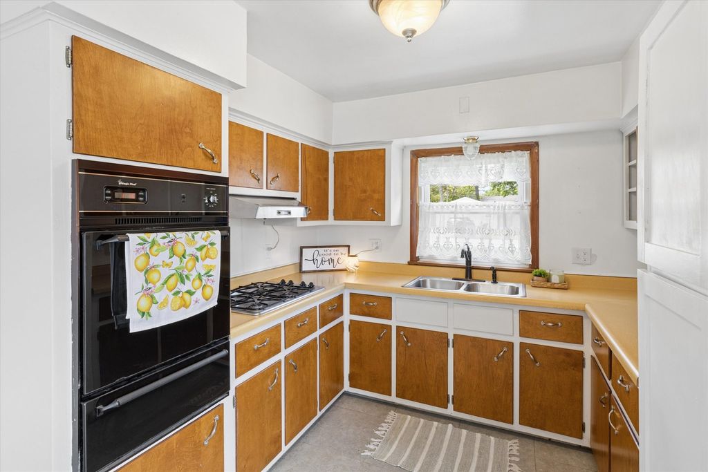 4368 9th St, East Moline, IL - More