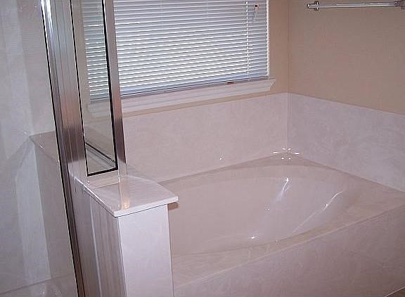 5th image of 402 Quail Hollow Dr