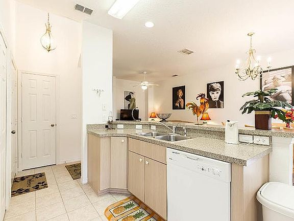 3rd image of 4736 Hemingway House St