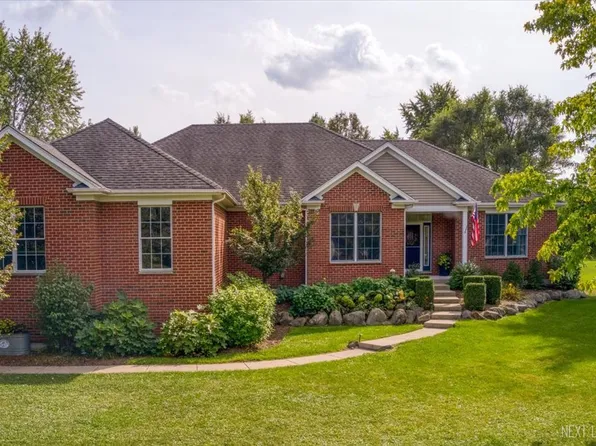 42W565 Hummingbird St, Hampshire, IL 60140