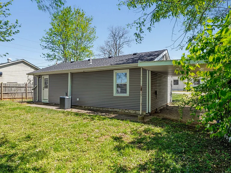 1605 Media Dr — Photo 8