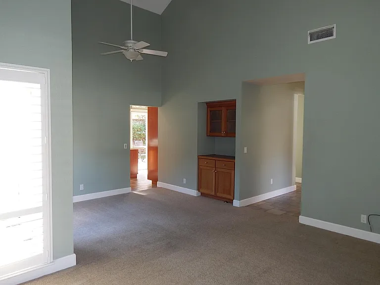 1209 Evans Ct — Photo 2