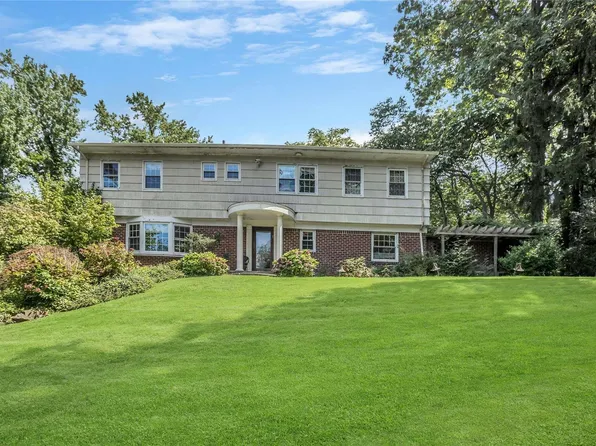 100 The Intervale, Roslyn Estates, NY 11576