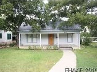 503 W 3rd St, Lampasas, TX 76550