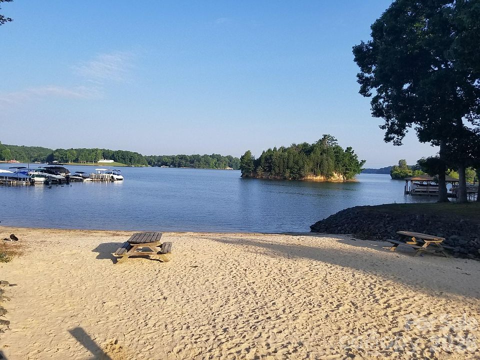 1st image of 14526 Waterside Dr