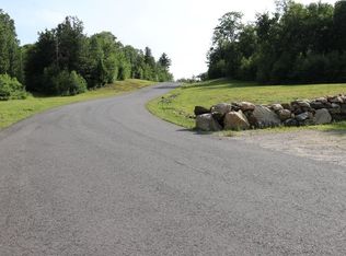 2 Blueberry Ln, Easthampton, MA 01027