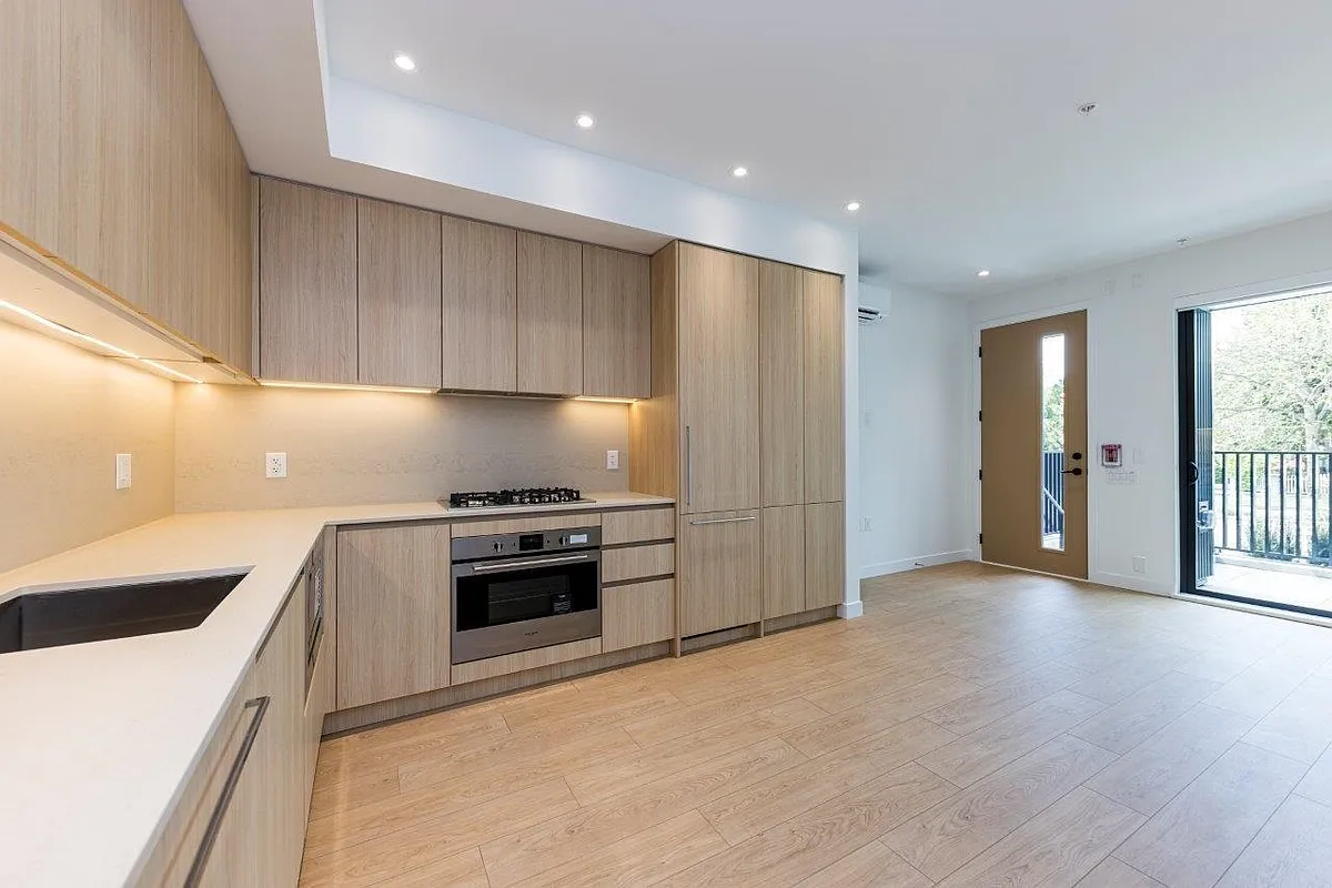 Building Photo - 2868 Nanaimo St #1