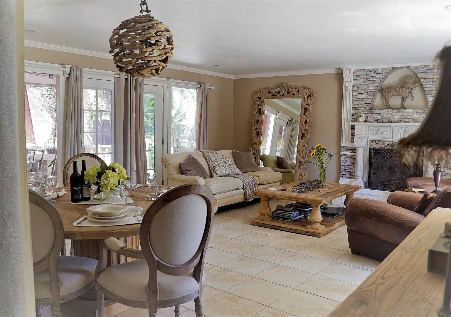 lovely Mediterranean style home Central location. — Photo 2
