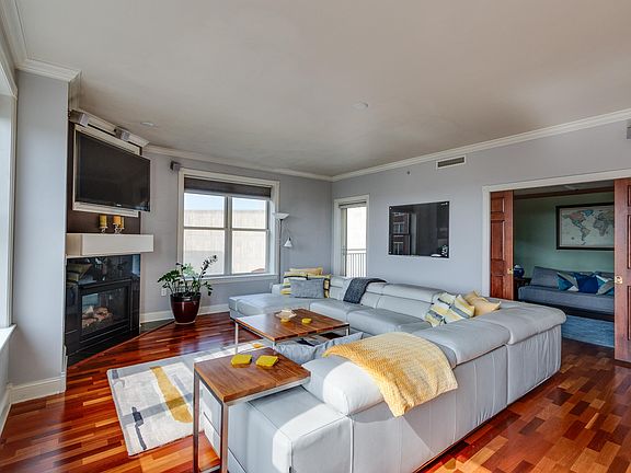 5th image of 360 W Washington Ave Unit 815