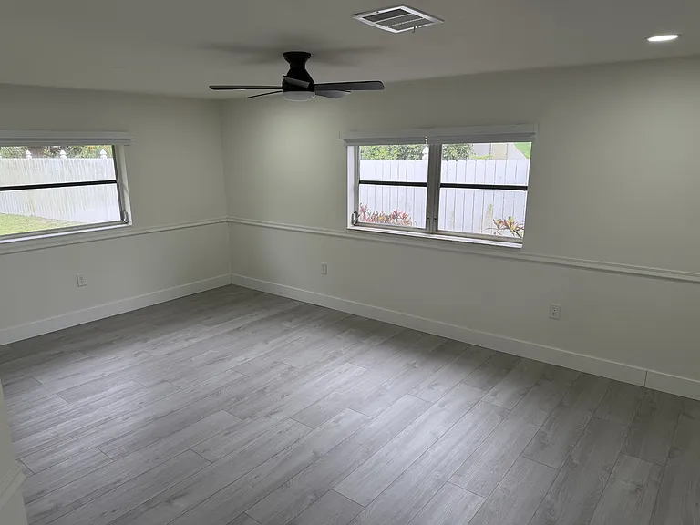 539 Sunset Blvd — Photo 27