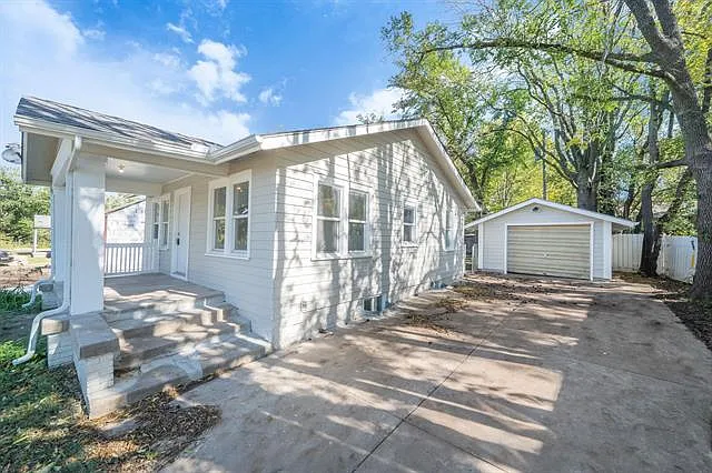 2 bed, 800 sqft, $1,200 — Photo 2