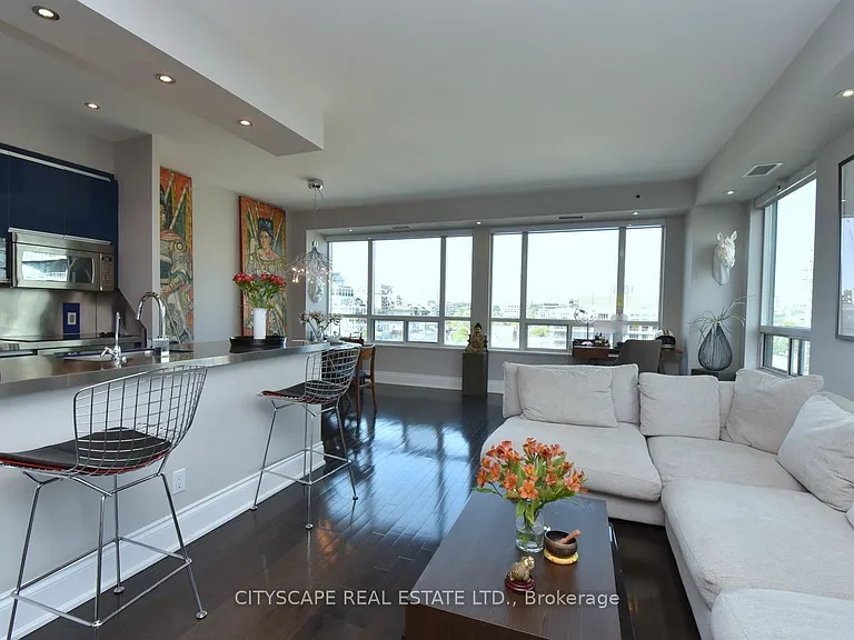 903 Bloor St W — Photo 8