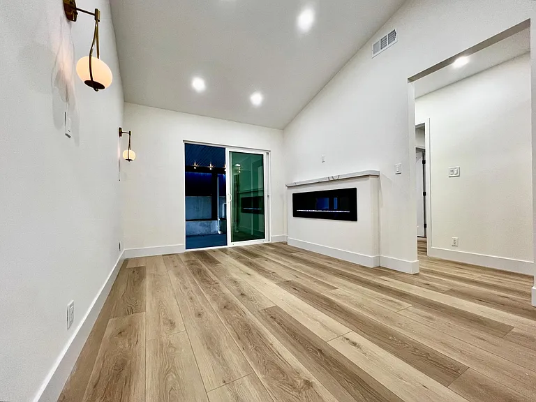 21360 Avenue San Luis — Photo 32