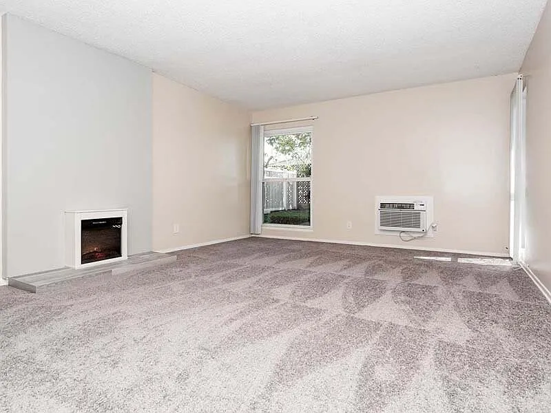 Castlewood Park Apartments — Photo 2