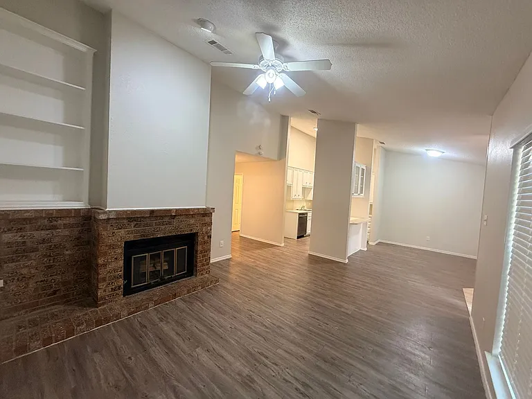 5564 93rd St — Photo 3