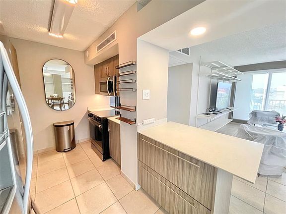 5th image of Cond Castillo Del Mar Avenue Isla Verde #501