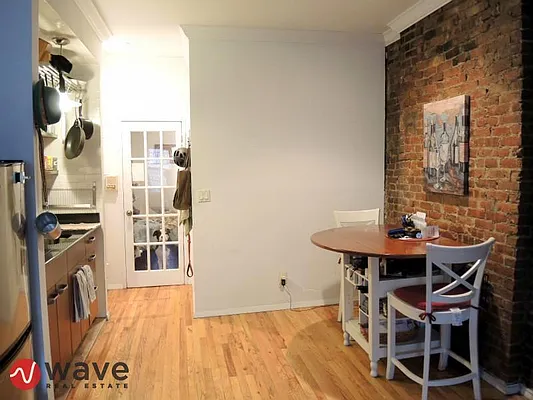 Rented by Wave Real Estate Group | media 39
