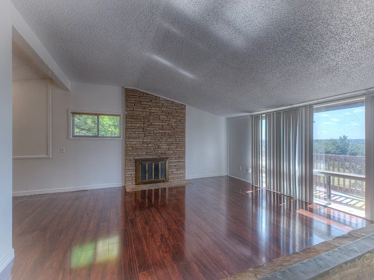 2234 N Main St — Photo 7