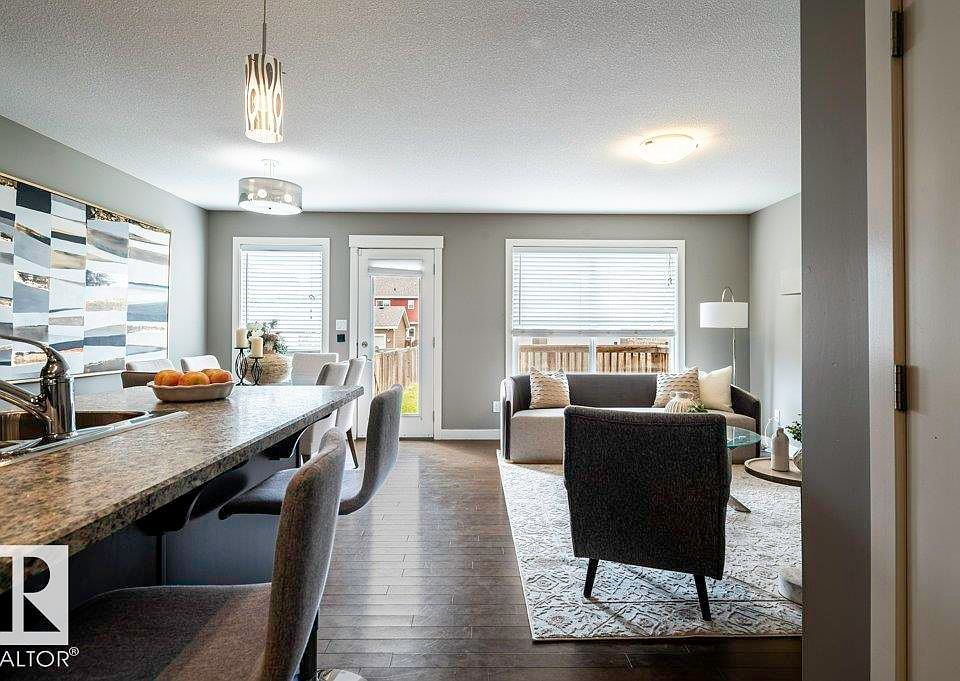 1st image of 471 Reed Cres