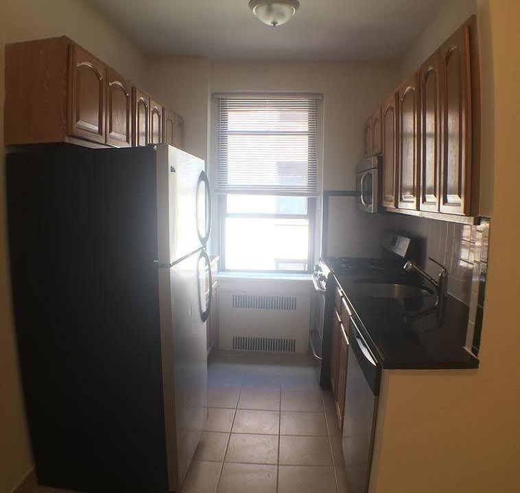 1st image of 2160 E 17th St #3