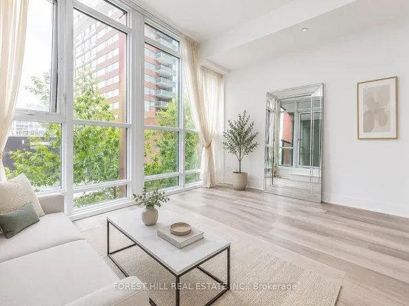 32 Davenport Rd #306, Toronto, ON M5R 0B5