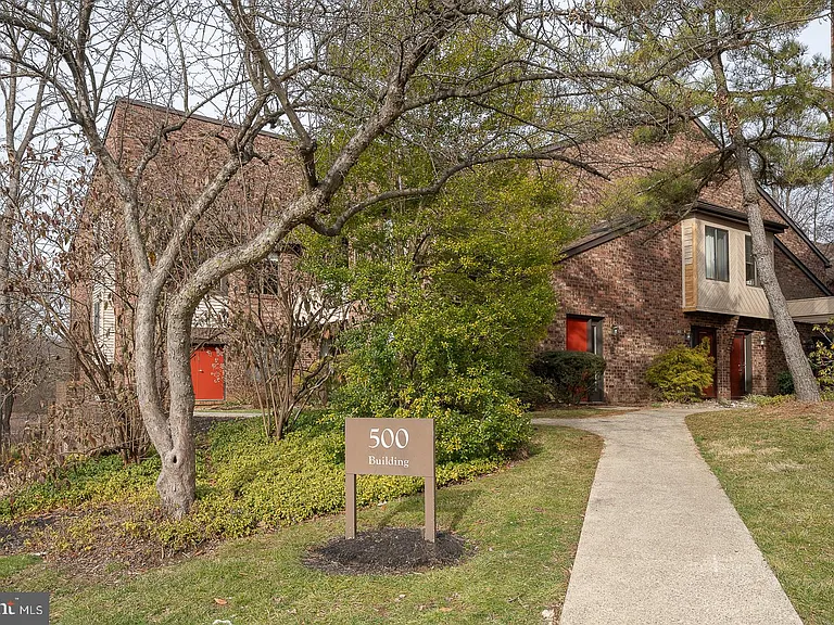 504 Mountainview Dr — Photo 2