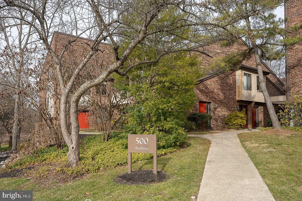 Building Photo - 504 Mountainview Dr