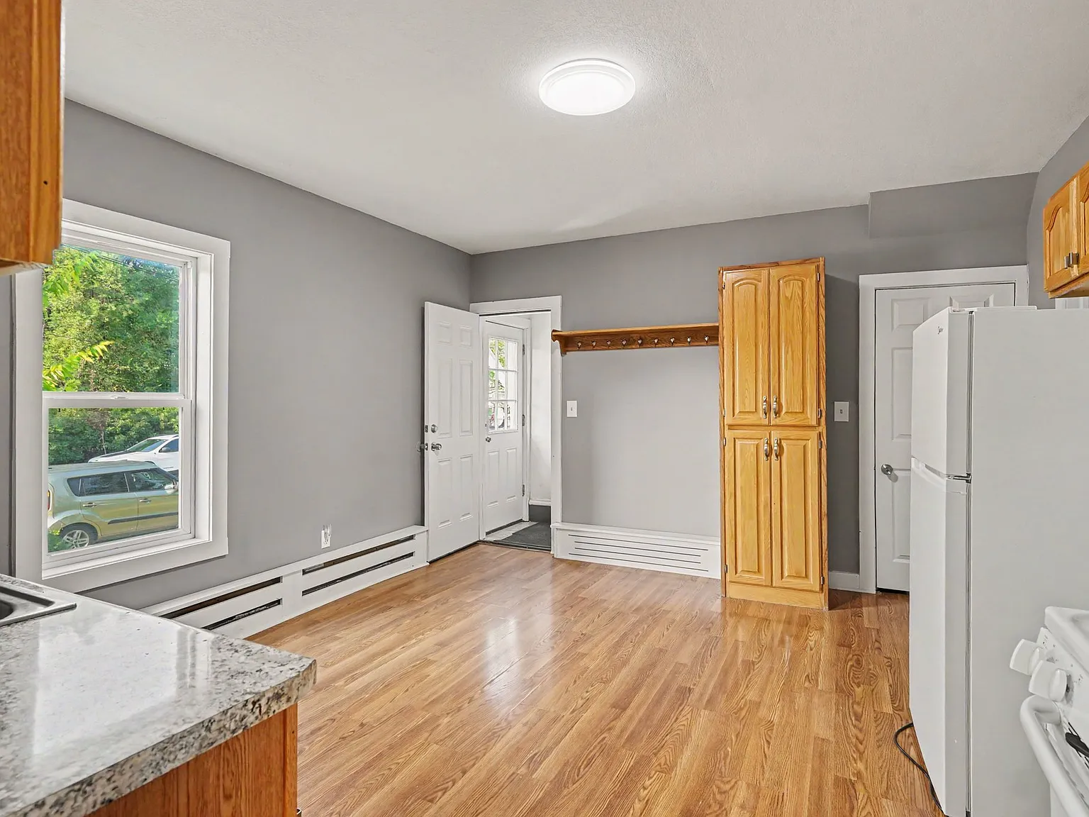 Nicely Updated Main Level Unit of NE Mpls Duplex Available Now! — Photo 3