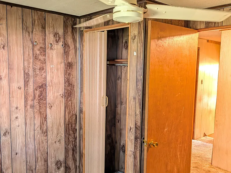 1110 Roemer Blvd — Photo 11