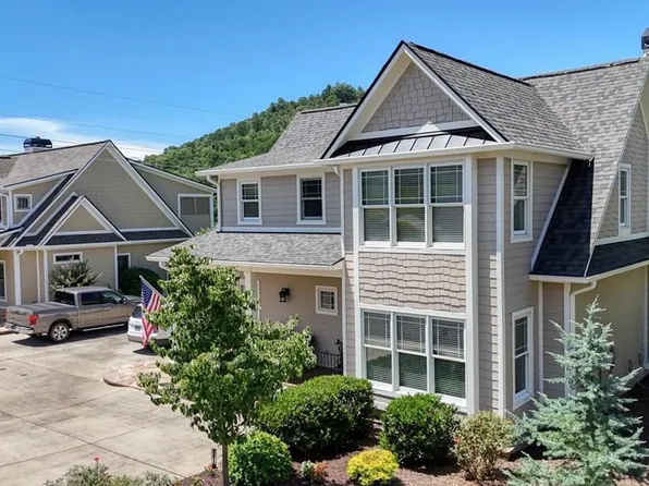 2267 Eastgate Dr, Hiawassee, GA 30546