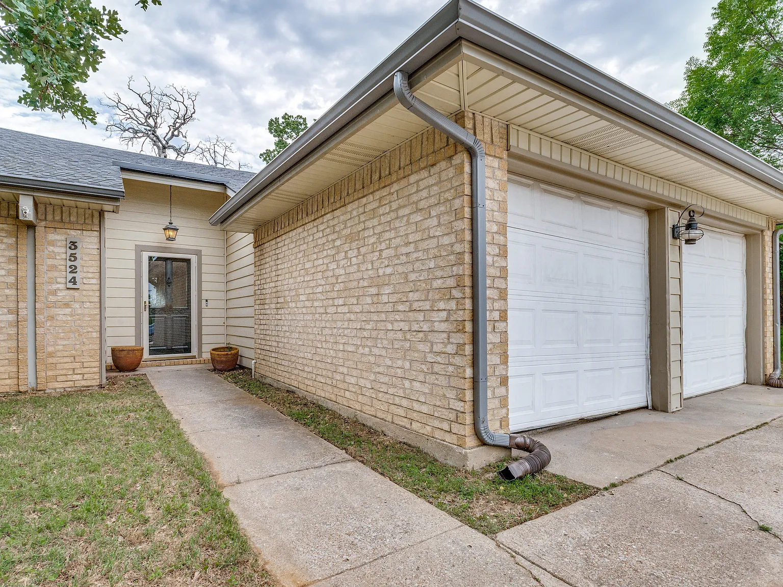 4 bed, 1815 sqft, $2,750 — Photo 2