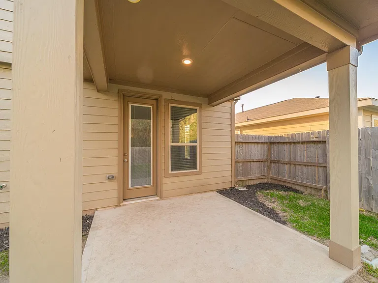 27618 Mesabe Dr — Photo 18