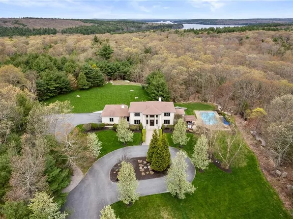 39 Indian Rock Ln, Scituate, RI 02831