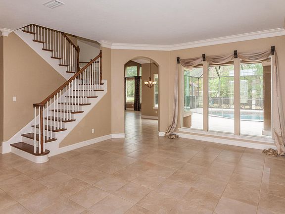 3rd image of 321 Summerset Dr