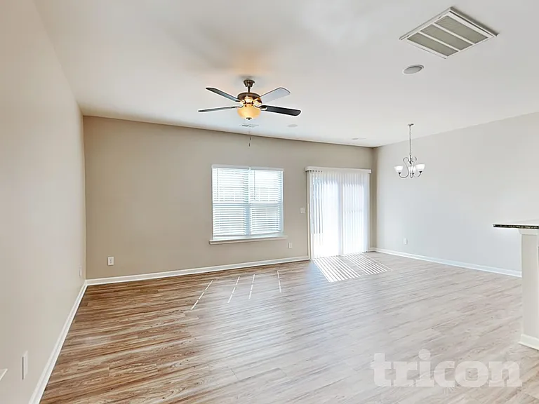 409 Eastfair Dr — Photo 3